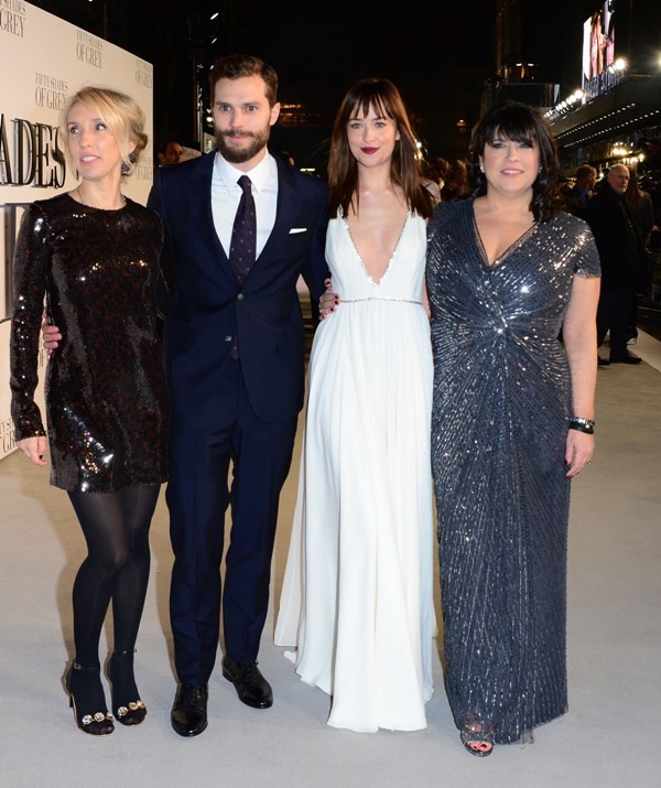 Na premiére sa k sebe veľmi nemali. Režisérka Sam Taylor-Johnson a autorka E.L. James  sa spolu odfootografovali len pri hercoch